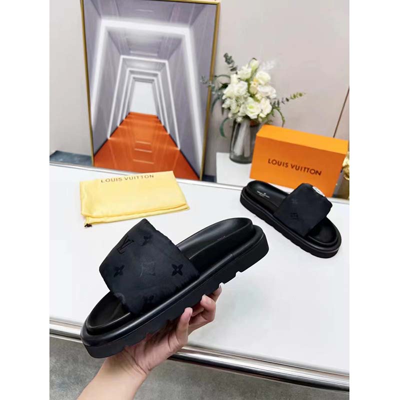 Louis Vuitton Women's Pool Pillow Comfort Mule Sandals Monogram Puffer  Fabric Black 2306591