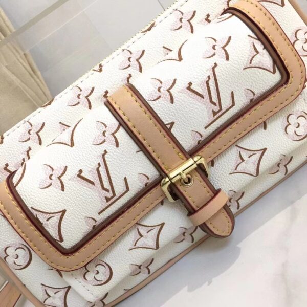 Louis Vuitton LV Women Maxi Multi Pochette Accessoires Handbag Beige Monogram Coated Canvas (4)