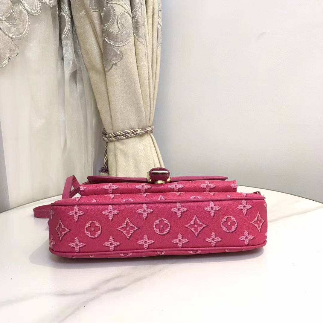 Multi pochette accessoires cloth handbag Louis Vuitton Pink in Cloth -  25714101