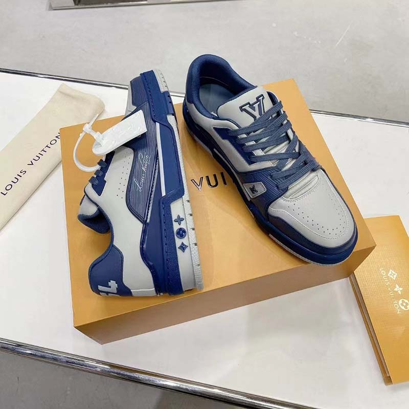 Trainers Louis Vuitton Blue size 39 EU in Rubber - 26182624