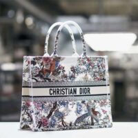 Dior Women CD Large Book Tote Ecru Multicolor Jardin D’Hiver Embroidery (13)