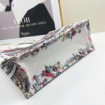 Dior Women CD Large Book Tote Ecru Multicolor Jardin D'Hiver Embroidery - Imagen 8