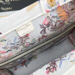Dior Women CD Large Book Tote Ecru Multicolor Jardin D'Hiver Embroidery - Imagen 10
