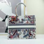 Dior Women CD Large Book Tote Ecru Multicolor Jardin D'Hiver Embroidery - Imagen 4