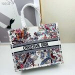 Dior Women CD Large Book Tote Ecru Multicolor Jardin D'Hiver Embroidery - Imagen 3