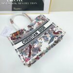 Dior Women CD Medium Book Tote Ecru Multicolor Jardin D'Hiver Embroidery - immagine 4