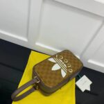 Gucci Unisex Adidas x Gucci Mini Top Handle Bag Beige Brown GG Crystal Canvas - Imagen 3