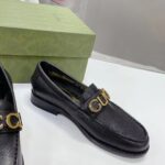 Gucci Women GG Leather Loafer Black Metal Logo Metallic Sunray Print Low Heel - Imagen 6