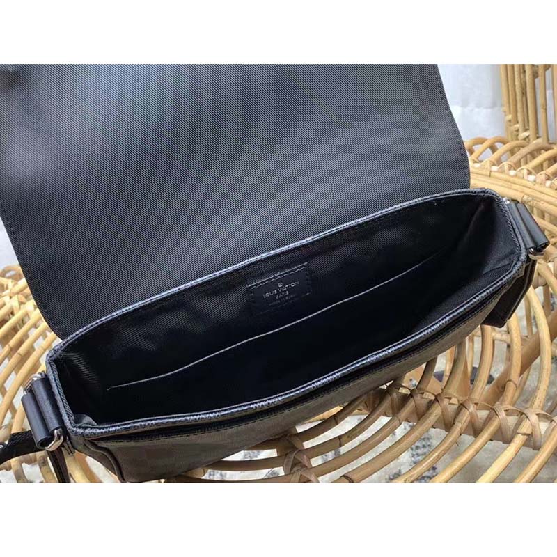 Louis Vuitton Men's Damier Ebene District PM Shoulder Bag – V & G Luxe  Boutique