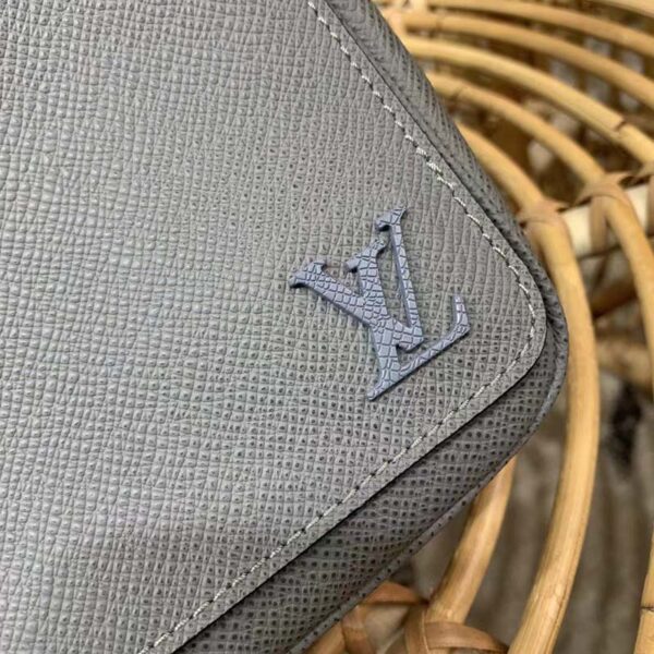 Louis Vuitton LV Men District PM Bag Glacier Taiga Cowhide Leather (8)