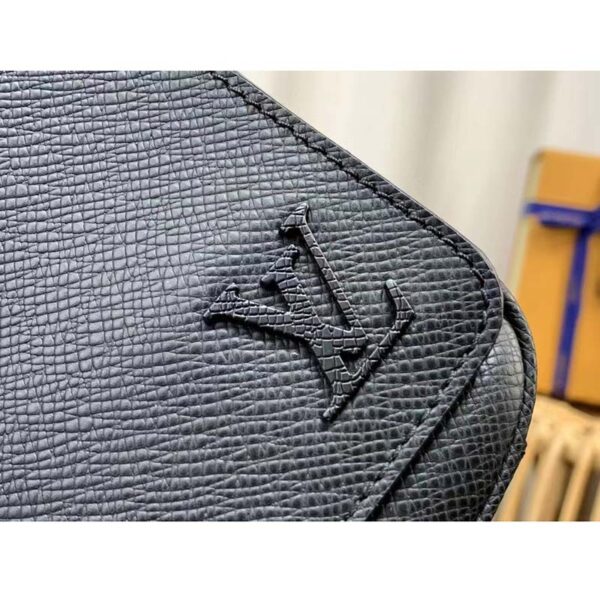 Louis Vuitton LV Men District PM Bag in Monogramme Eclipse Canvas-Grey (4)