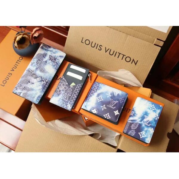 Louis Vuitton LV Unisex Pochette Voyage MM Blue Cowhide Leather (11)