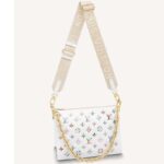 Bolso de mano Louis Vuitton LV Coussin PM para mujer, de piel de cordero blanca, con cierre de cremallera