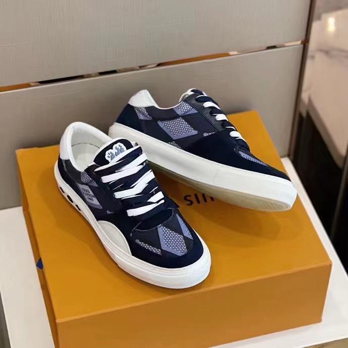 Louis Vuitton, Blauwe leren sneakers met klittenband - Unique Designer  Pieces