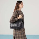 Gucci Unisex GG Embossed Tote Bag Black Leather Cotton Linen Lining – Bild 13