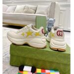 Gucci Unisex GG Rhyton Sneaker White Demetra Inlaid Interlocking G Stars Rubber Low Heel - Bild 4