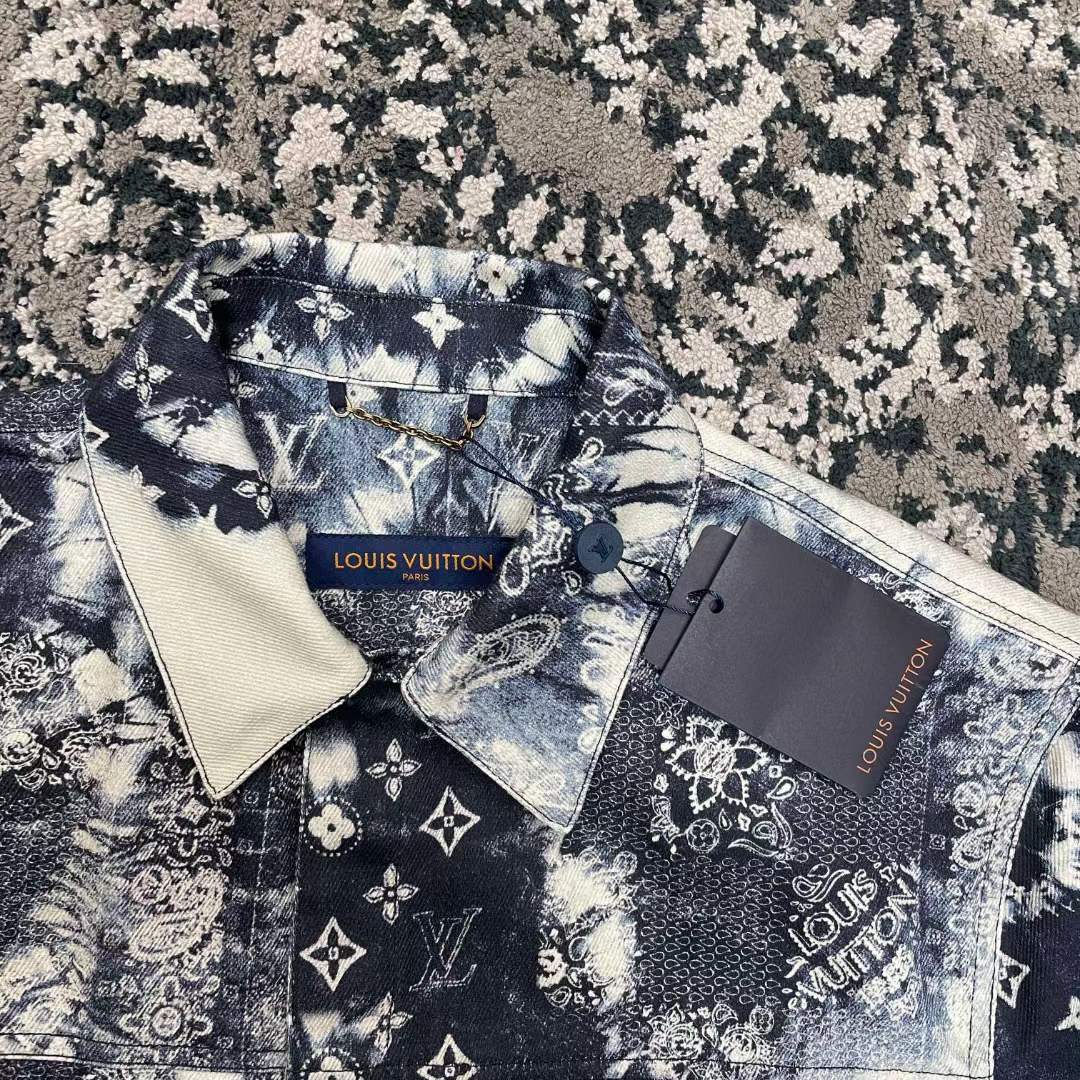 Louis Vuitton LV Men Monogram Bandana Short-Sleeved Denim Shirt Cotton  Indigo Regular Fit - LULUX