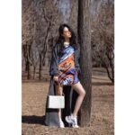 Louis Vuitton LV Women Coussin PM Handbag Cream Monogram-Embossed Puffy Lambskin Calfskin - Imagen 16