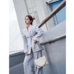 Louis Vuitton LV Women Coussin PM Handbag Cream Monogram-Embossed Puffy Lambskin Calfskin - Imagen 15