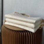 Louis Vuitton LV Women Coussin PM Handbag Cream Monogram-Embossed Puffy Lambskin Calfskin - Imagen 5