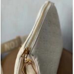 Louis Vuitton LV Women Coussin PM Handbag Cream Monogram-Embossed Puffy Lambskin Calfskin - Imagen 8