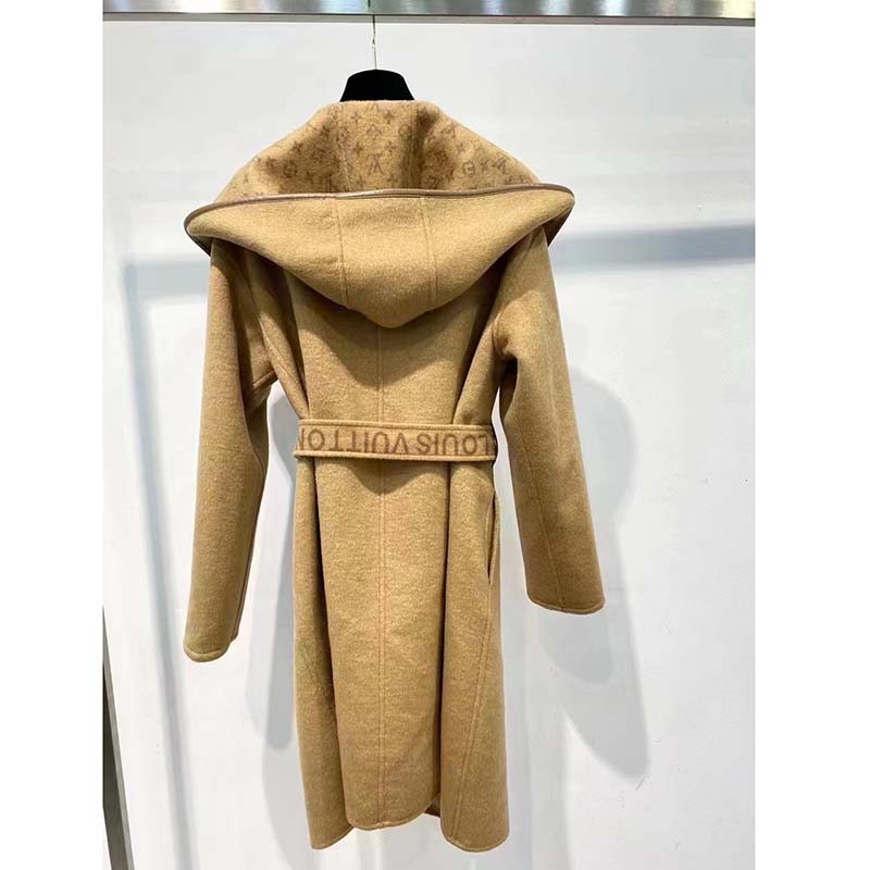 Louis Vuitton Signature Double Face Short Wrap Coat Oil. Size 36