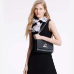 Louis Vuitton LV Women Twist MM Chain Bag Black Epi Grained Cowhide Leather - Imagen 12