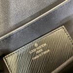 Louis Vuitton LV Women Twist MM Chain Bag Black Epi Grained Cowhide Leather - Imagen 10