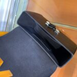 Louis Vuitton LV Women Twist MM Chain Bag Black Epi Grained Cowhide Leather - Imagen 7