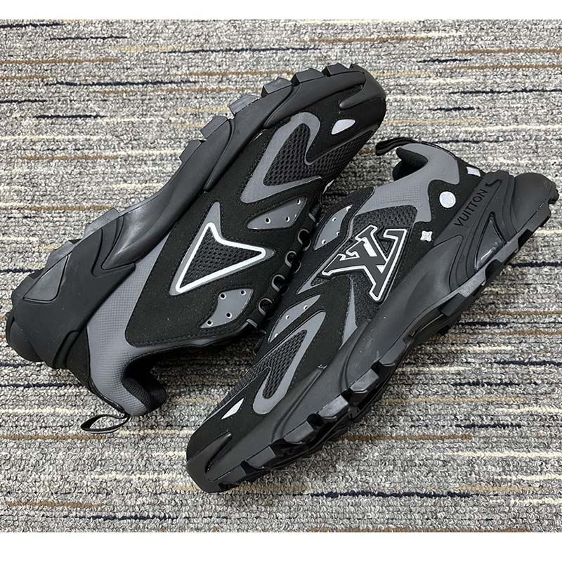 Louis Vuitton LV Runner Tatic Sneaker BLACK. Size 08.0