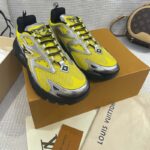 Louis Vuitton Unisex LV Runner Tatic Sneaker Yellow Mix Materials Rubber Monogram Flowers - immagine 3