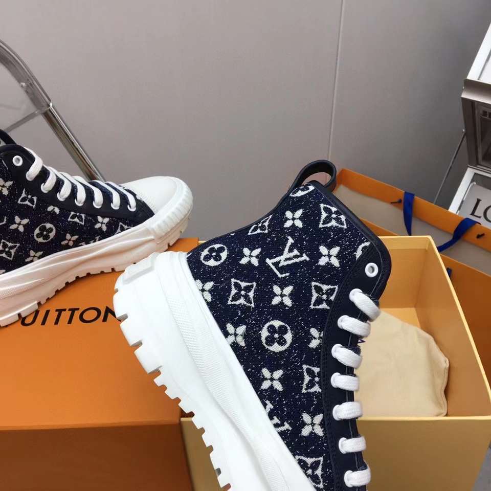 Louis Vuitton MONOGRAM Louis Vuitton LV SQUAD LINE SNEAKERS