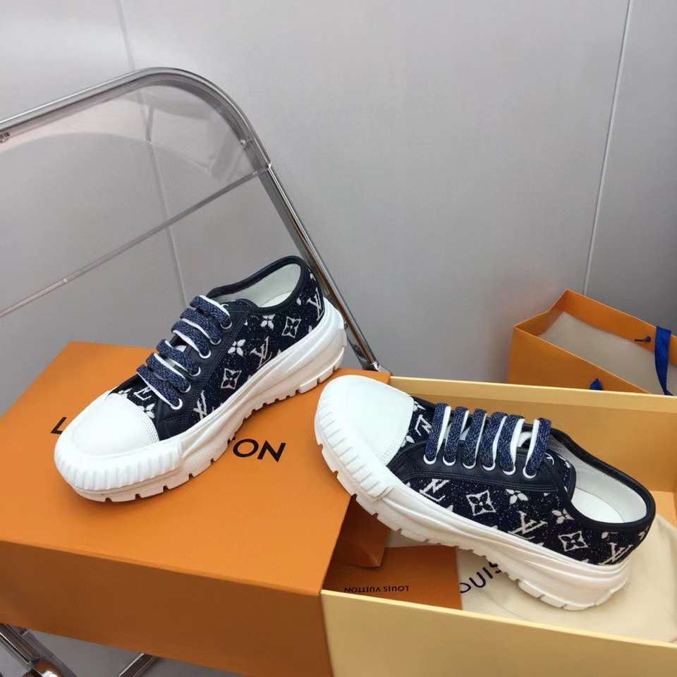 Louis Vuitton Monogram Squad Sneakers