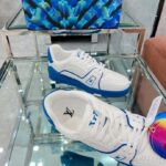 Louis Vuitton Unisex LV Trainer Sneaker Blue Calf Leather Rubber Outsole Monogram Flowers – Bild 10
