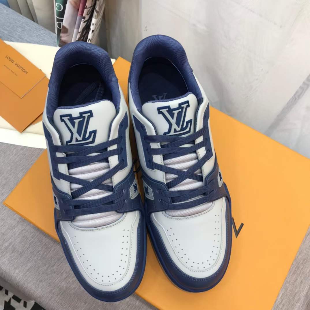 Louis Vuitton LV Trainer Sneaker Navy. Size 08.0