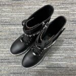 Louis Vuitton Unisex Territory Flat Ranger Black Calf Leather LV Circle Lace - Imagen 5
