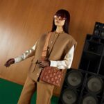 Gucci Women GG Matelassé Leather Small Bag Light Brown Double G Zip Closure – Image 11