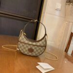 Gucci Women Half-Moon-Shaped Mini Bag Interlocking G Beige Ebony GG Supreme Canvas - immagine 2