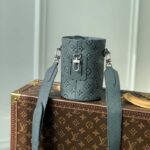 Louis Vuitton LV Unisex Chalk Pouch Granite Taurillon Monogram Embossed Cowhide Leather - Bild 4