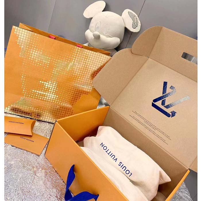 Louis Vuitton LV Unisex Run 55 Sneaker Grey Mix Materials Lifted Rubber Outsole (7)