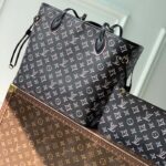 Louis Vuitton LV Women Neverfull MM Tote Bag Black Monogram Coated Canvas - immagine 3