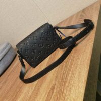 Louis Vuitton LV Women Steamer Wearable Wallet Black Embossed Cowhide Leather (4)