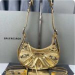 Balenciaga Women Le Cagole XS Shoulder Bag Gold Metallized Arena Lambskin – Bild 3