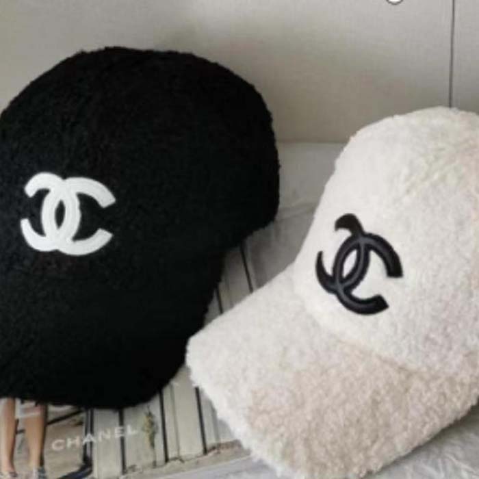 Chanel Unisex CC One Size White Black Cashmere Wool Hat