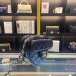 Chanel Women CC Heart Shape Bag Black Calfskin Leather Gold-Tone Metal – Image 5