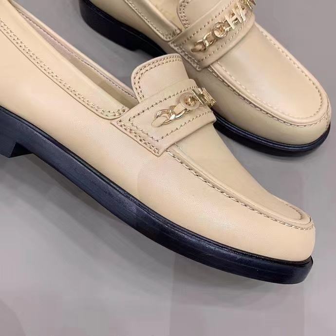 Chanel Women CC Loafers Shiny Calfskin Light Brown 2 Cm Heel (6)
