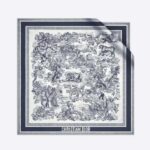 Dior CD Donna Toile De Jouy Sauvage Square 90 Sciarpa in twill di seta avorio blu navy