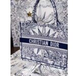 Dior Unisex CD Medium Book Tote White Blue Rêve D'Infini Embroidery - Bild 9