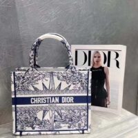 Dior Unisex CD Medium Book Tote White Blue Rêve D’Infini Embroidery (3)