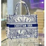 Dior Unisex CD Medium Book Tote White Blue Rêve D'Infini Embroidery - Bild 3